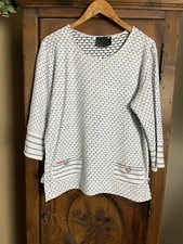 Unreadable Brand Women’s L White Lightweight Sweater Honeycomb 3/4 Sleeves