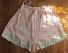 NWT VINTAGE 1950 LUXITE PEACH SATIN RAYON PANTIES TAP PANT SIZE 26 HOLEPROOF