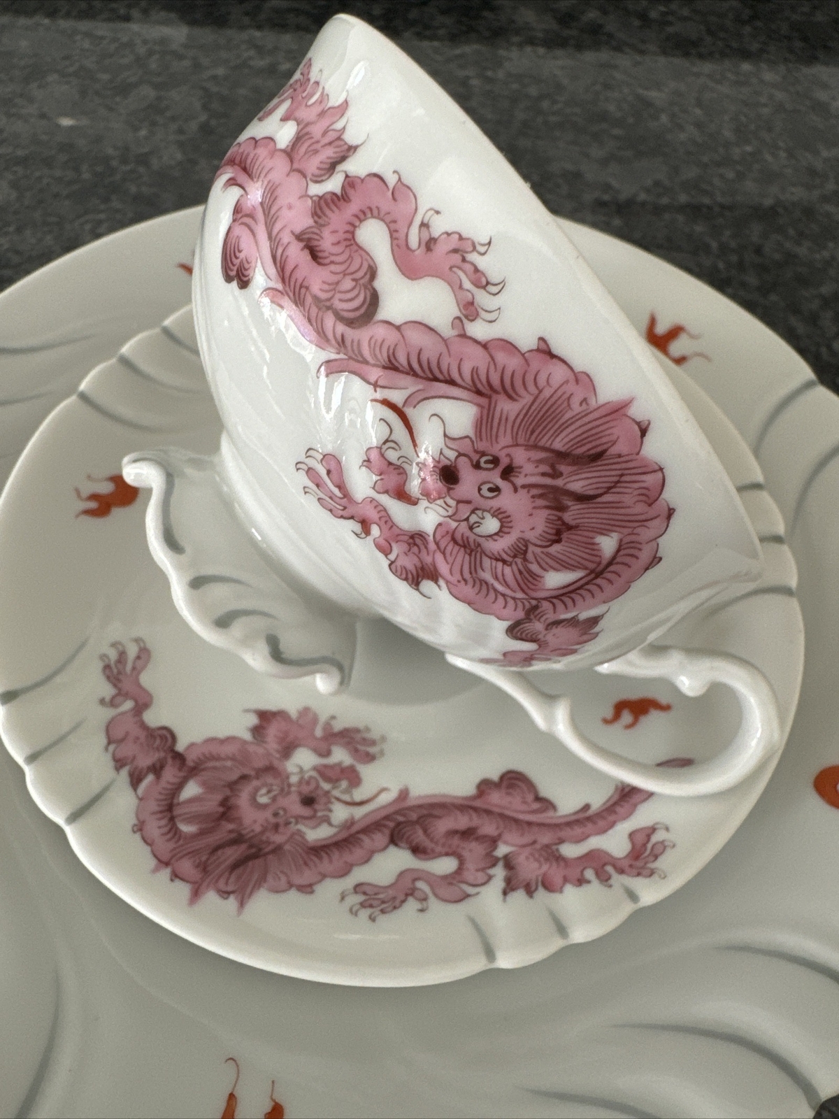Dresden Pink Dragon Trio Set Tasse, Untertasse Teller sehr guter Zustand