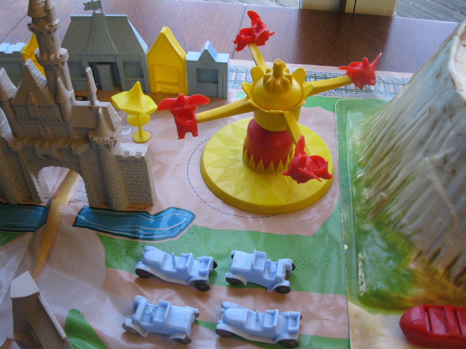 1961 MARX DISNEYLAND PLAYSET Nice condition with box, instructions