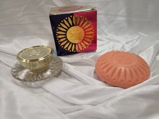 Avon Scentiments Unforgettable Cream Sacket and Soap
