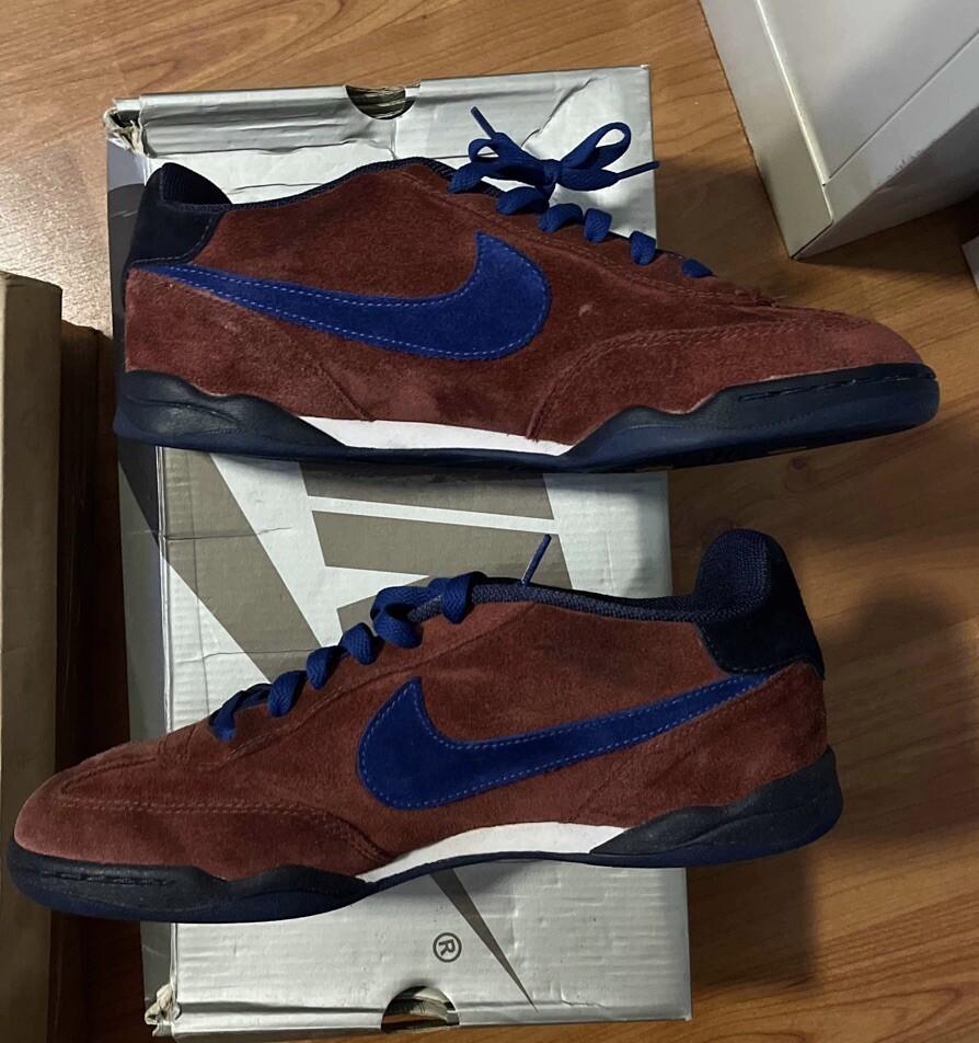 Vintage Nike Air Zoom FC Burgundy Blue
FC Barcelona men’s size 10.5 Nike Air Max 1 FC Barcelona Blue Garnet Sneakers PE, Size  main image 3