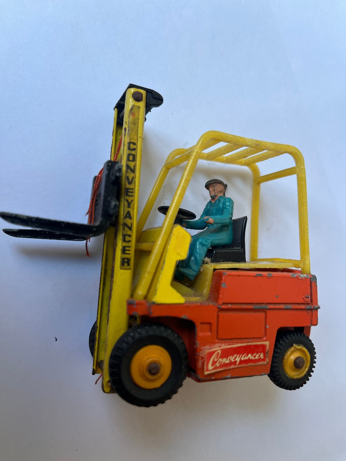 Dinky 404, Conveyancer Fork Lift Truck - Free Price Guide & Review
