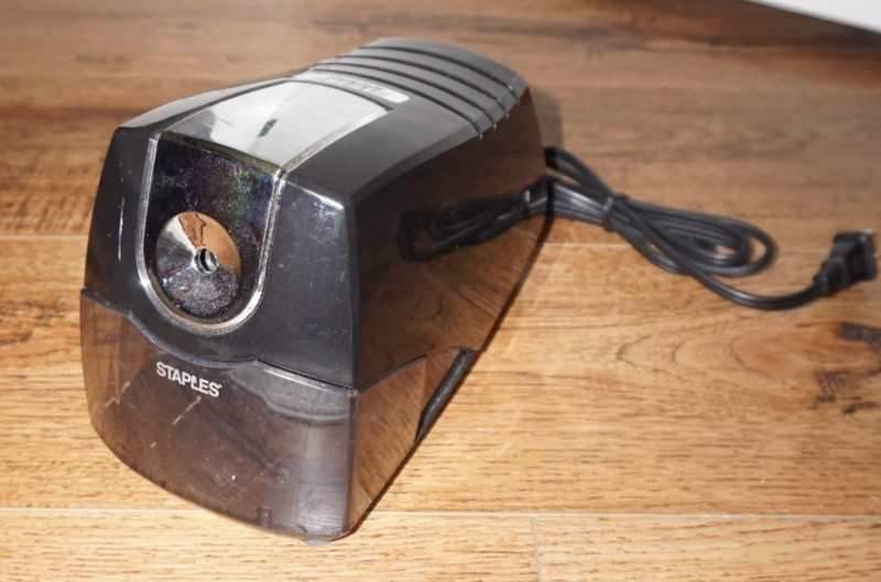 Staples Power Extreme Electric Pencil Sharpener Heavy-Duty Model 21834 [Tested]