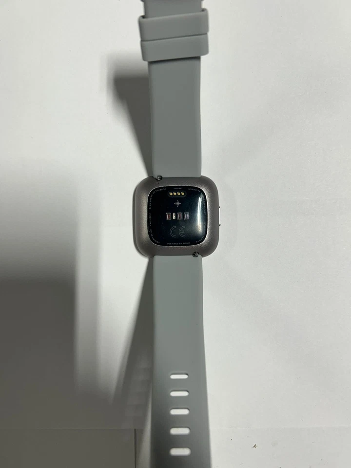 Трекер активности Fitbit Versa 2 - серый б/у - Изображение 3 из 3