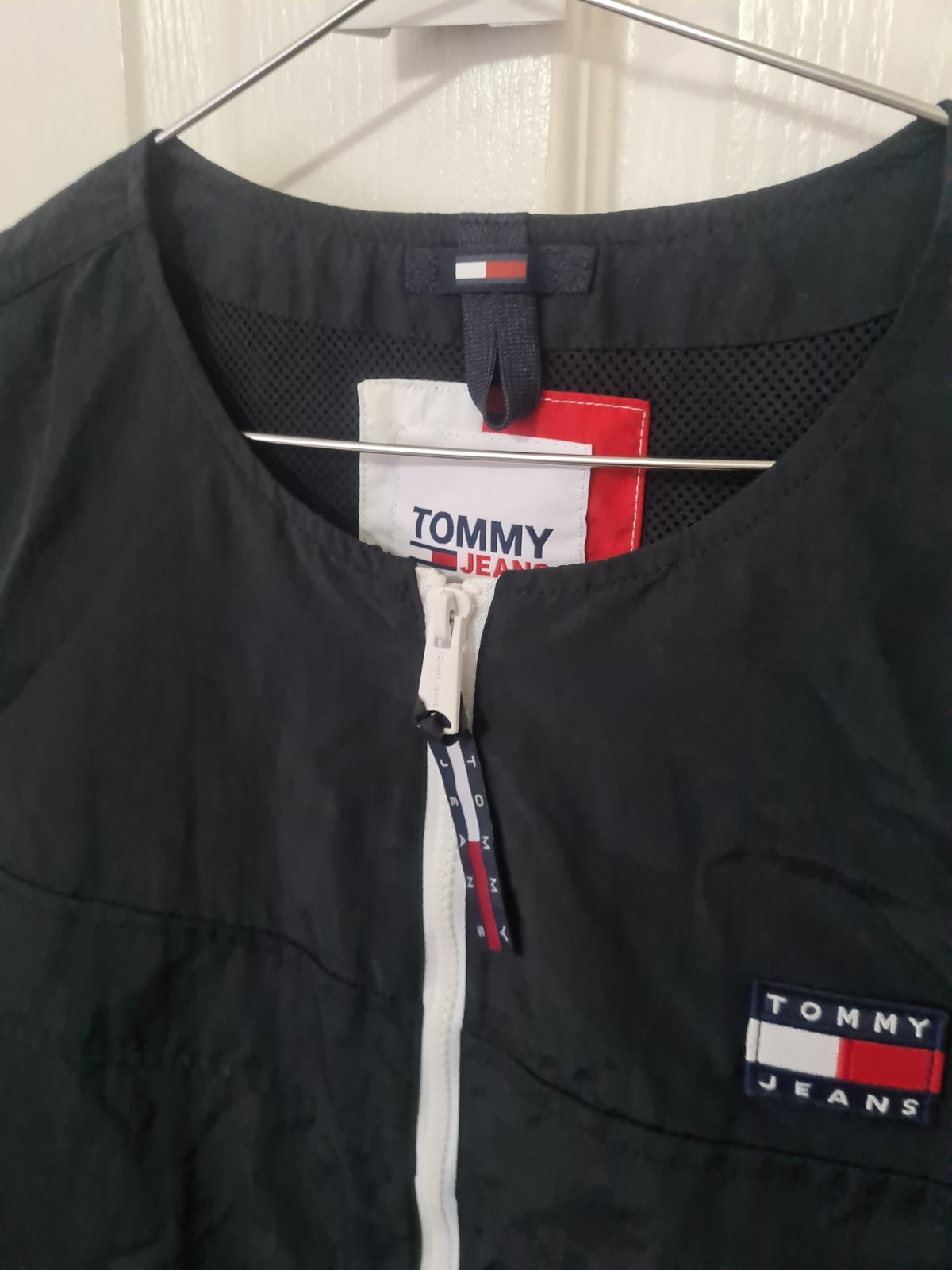 Tommy Jeans essential puffer sleeveless gilet. image 3