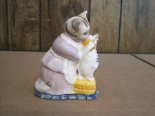 1976 BEATRIX POTTER TABITHA TWITCHIT MISS MOPPET F. WARNE CO BESWICK ENGLAND