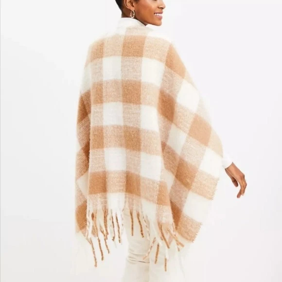 NUEVO Poncho Loft Buffalo Check Wrap Chal Tostado y Blanco Talla Única Suave Foto 3 de 4