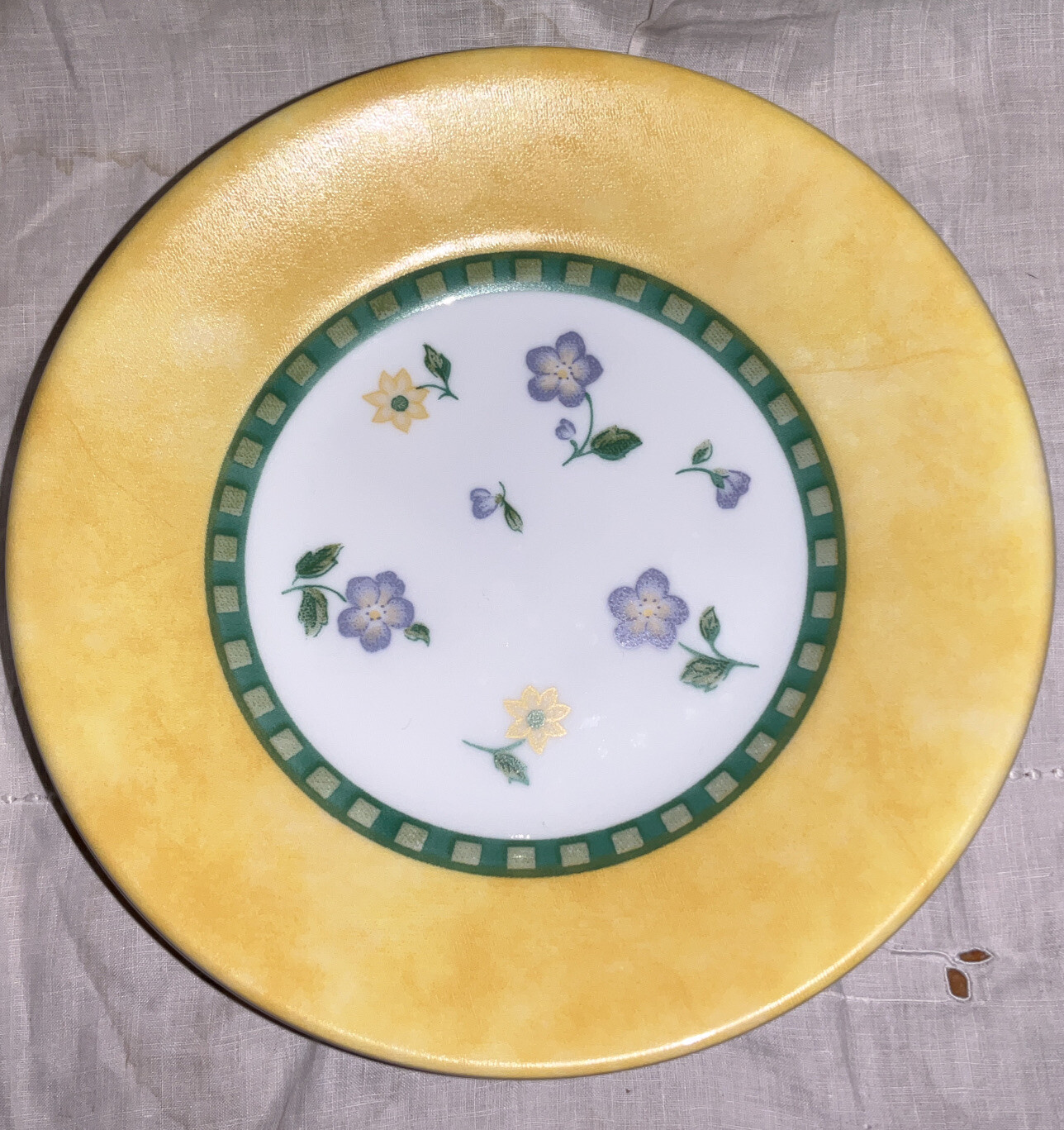 CorningWare Dinnerware Floral Plates￼ Yellow and Green Band Rim Set Of 4