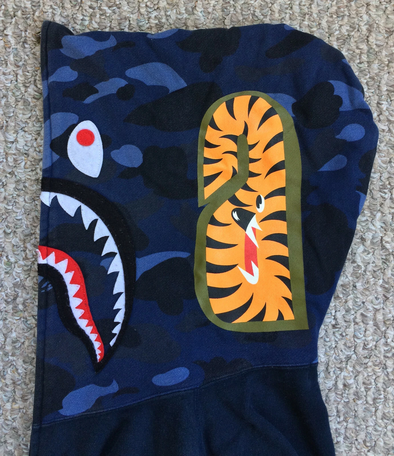 A BATHING APE (BAPE) Felpa con cappuccio squalo mimetico blu Bape S S 2006