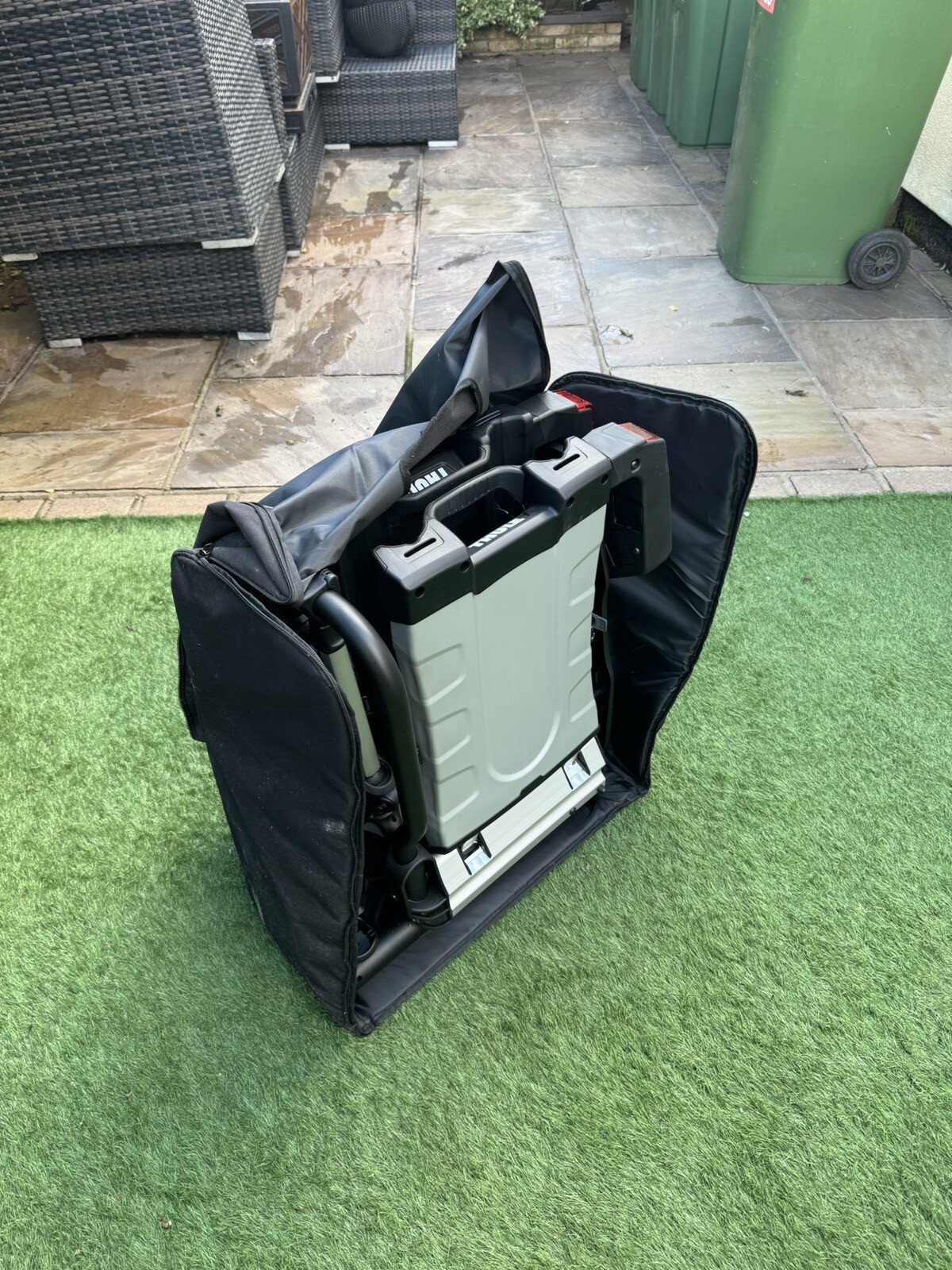 THULE EasyFold XT 933 2 E Bike Cycle Carrier Tow Bar Ball Mounted