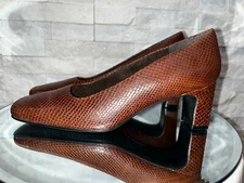 NWOB Womens EASY SPIRIT Fawn Comfortable Textured Leather Brown Heels 7.5 NARROW