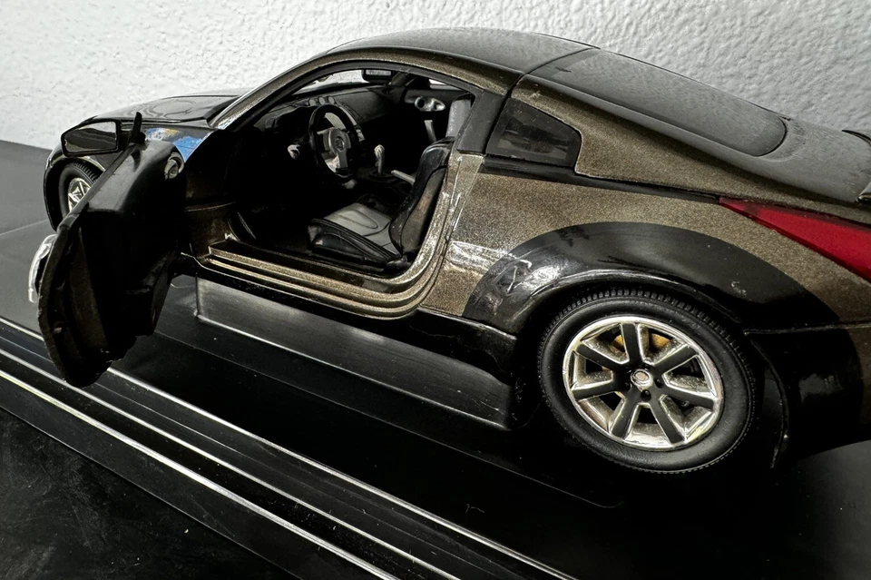 JoyRide 1/18 Scale - Fast & Furious Tokyo Drift 2003 Nissan dark silver 350 - Image 3 of 4