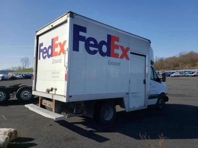 Mercedes-Benz Sprinter 3500 (solo camioneta local) 2016 rodilla delantera 1562307 Foto 4 de 4