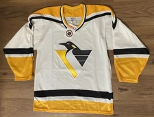 VINTAGE 1990s PITTSBURGH PENGUINS CCM MEN'S MEDIUM WHITE NHL HOCKEY JERSEY NEW