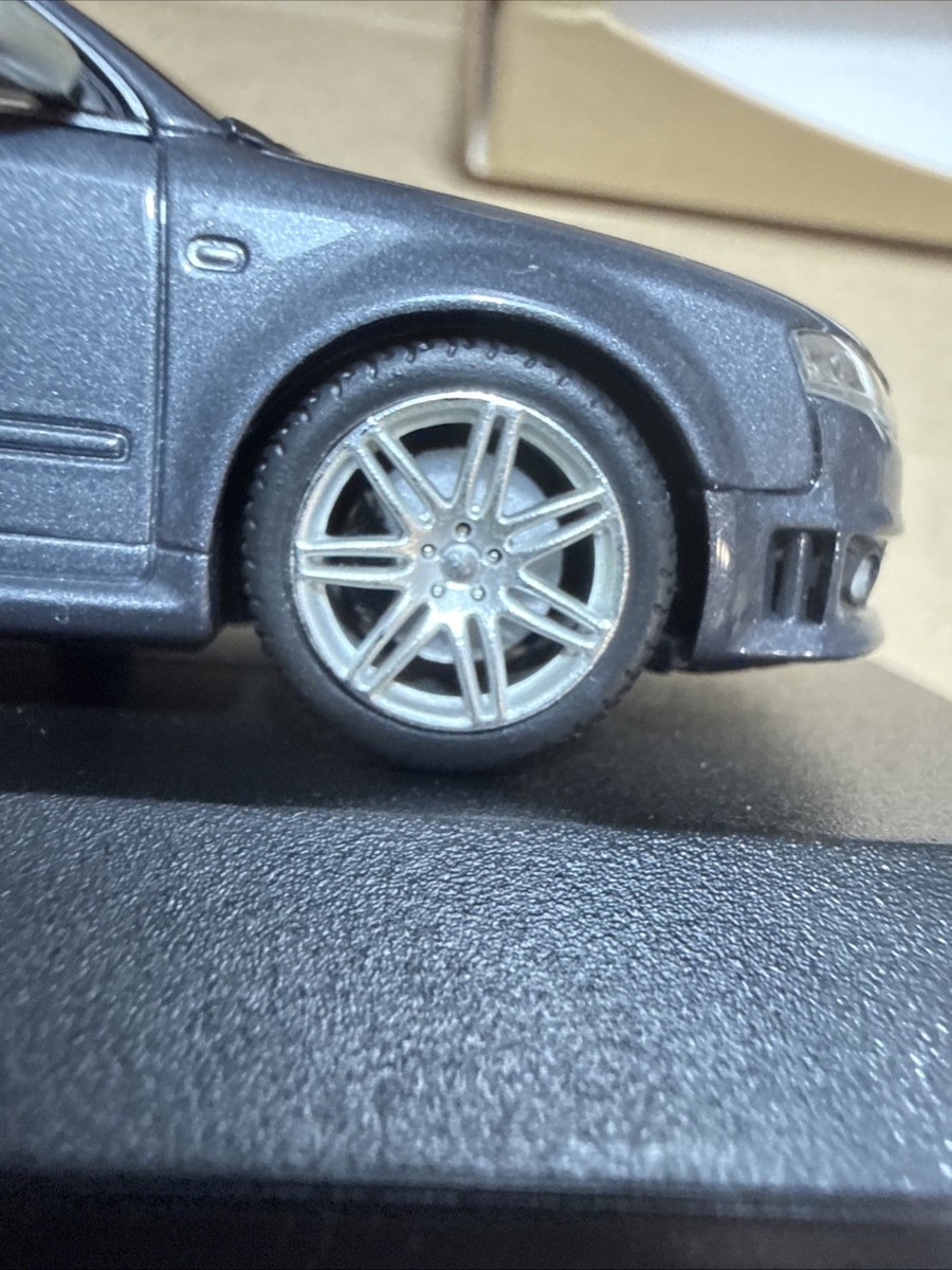 VERY RARE! MINICHAMPS Audi RS4 B7 Sedan 1/43 Dealer Edition