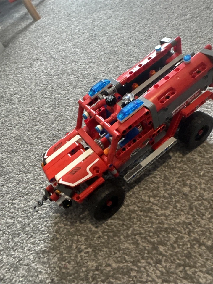 LEGO Technic 42075 First Responder, photo 1 of 5