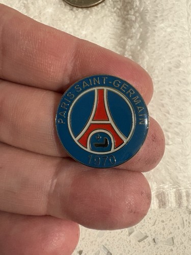 PSG Paris St Germain France Soccer Football Lapel Pin Free Ship in USA
