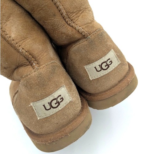 Stivali invernali UGG Australia Classic Short II da uomo in morbida pelle di pecora taglia US6 EU38 - Foto 14 di 16