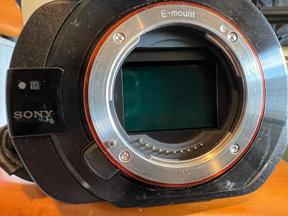 Sony Handycam NEX-VG900 35mm FULL FRAME SENSOR Camcorder - Image 2 of 4