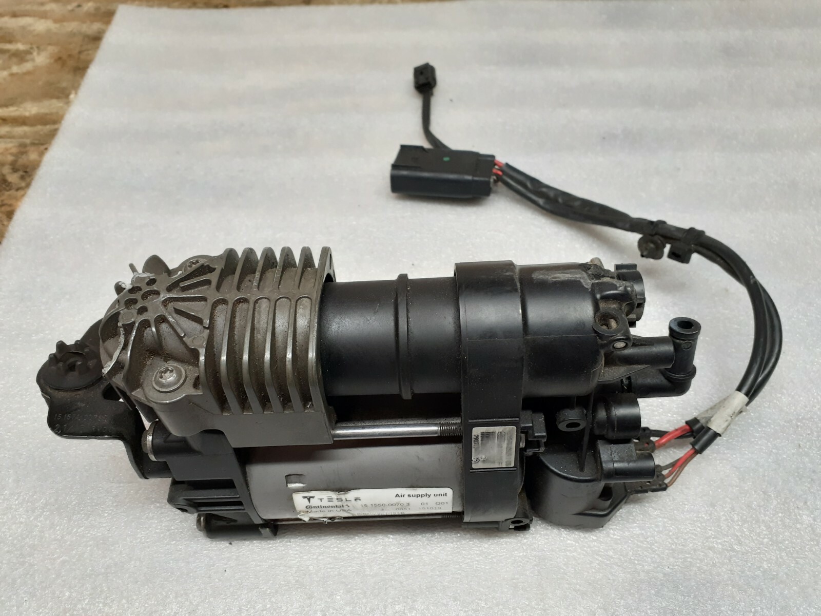 20122016 TESLA MODEL S AIR SUSPENSION COMPRESSOR 15.15500070.3 1849