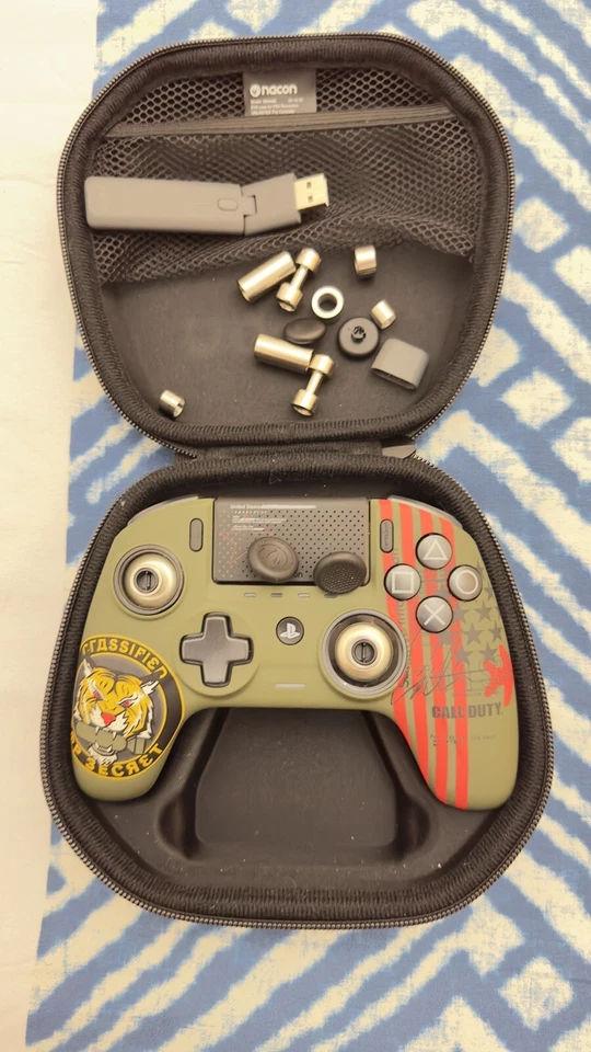 NACON REVOLUTION PRO Controller Set di 2 per PlayStation 4 - Nero - Immagine 4 di 4