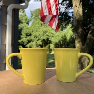 LOT OF 2 Yellow Harvest Gold Retro Color Large 16 Ounce Ceramic Mugs