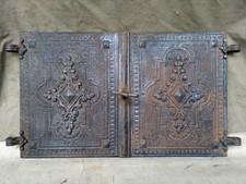 Ofentür Ofenklappen Gusseisen alt Deko Relief Wandbild Messing - Griff Hand Arm