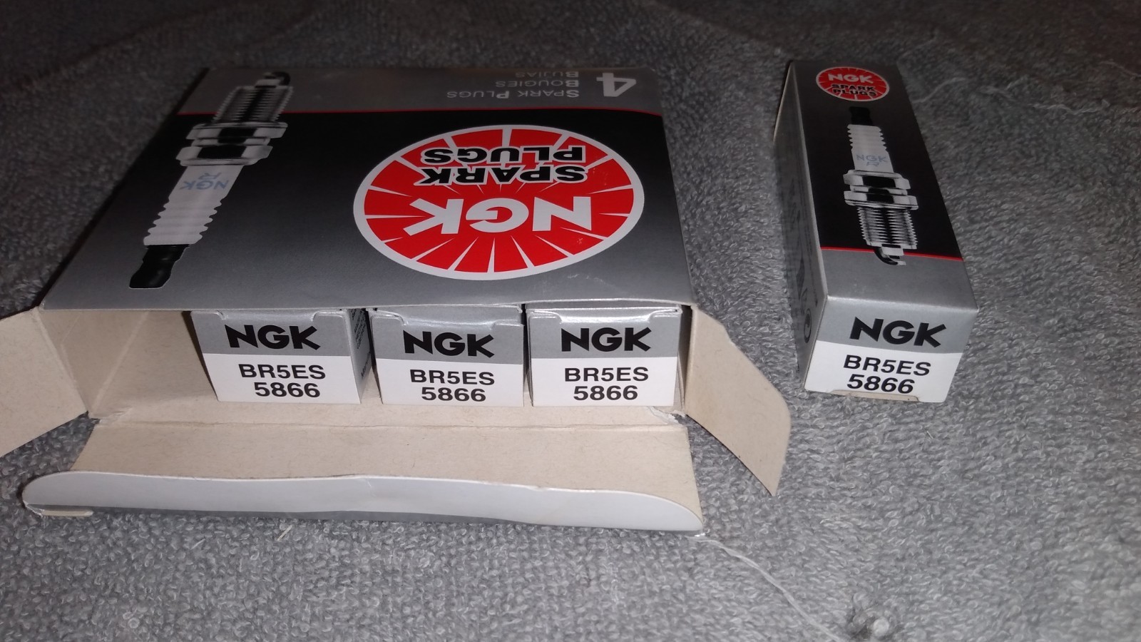 NGK 5866 BR5ES Spark plugs - box of 4  /  4-pack