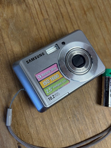 WORKING Samsung ES15 Silver/Blue 10.2MP Compact Camera 3x Zoom Flash 2.5in