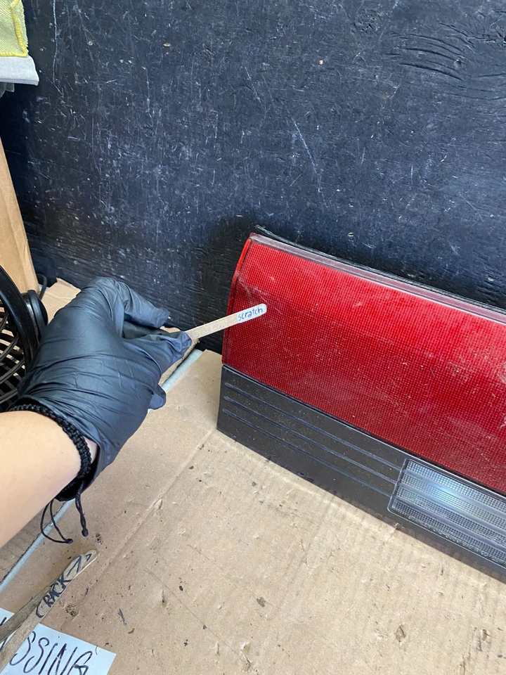 1993 to 1995 Mitsubishi Diamante Wagon Center Tail Light Lamp Liftgate q0397 DG - Image 4 of 4