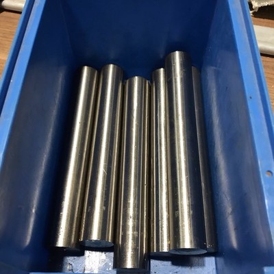 6x Reststücke Edelstahl, rund, 1.4301, Ø 26 mm x ca.175 mm  (R-16)