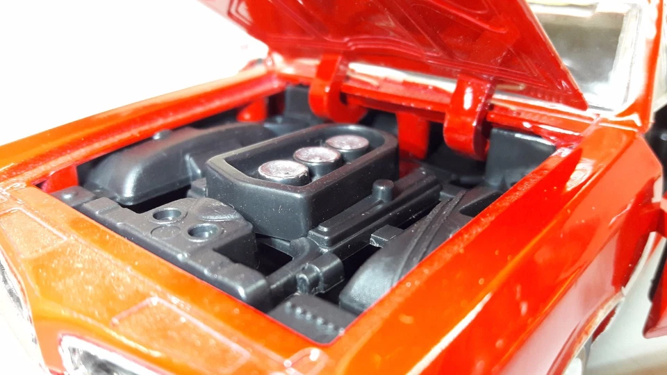 Pontiac GTO Hardtop Red 1966 V8 New Ray 71853 G LGB 1:24 Scale Diecast Model Car - Image 3 of 4