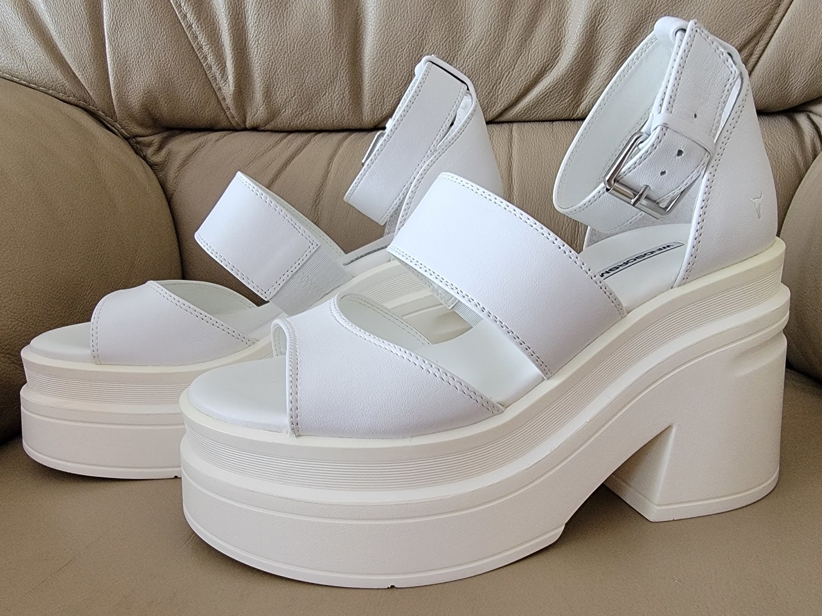 WINDSOR SMITH LEATHER WHITE PLATFORM SANDALS HEEL… - image 3