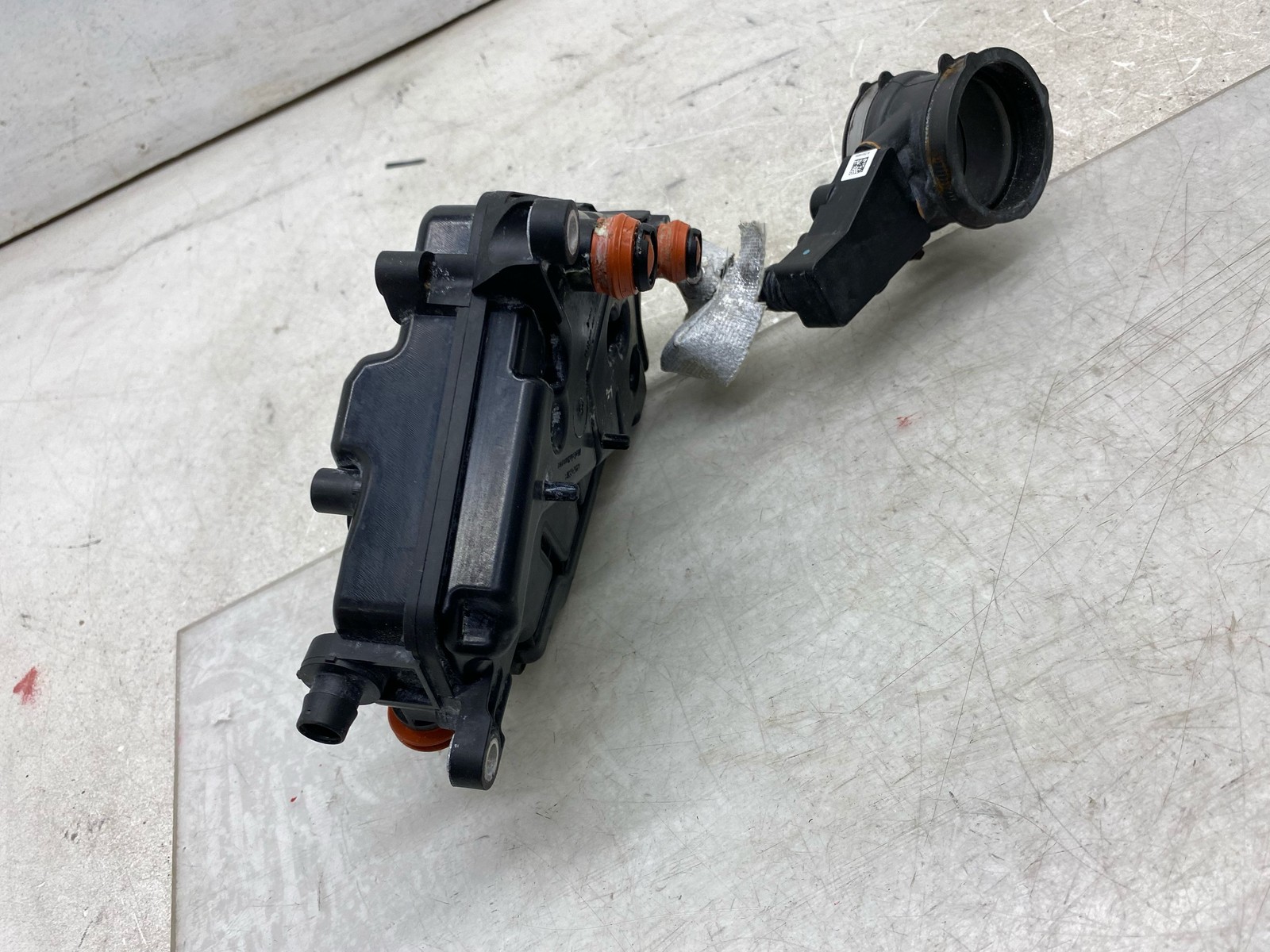 2020-2025 ASTON MARTIN DBX OEM 4.0L RIGHT PCV VALVE OIL SEPERATOR 1770783100