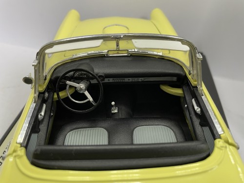 Revell Metal 55 Ford Thunderbird 1:18 Scale Yellow - Picture 11 of 15