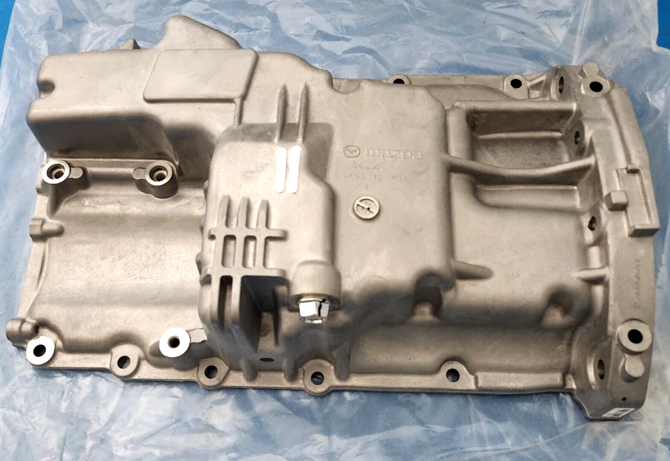 Nuevo 2010-2013 genuino OEM Mazda 3 - cárter de aceite de motor de fábrica # LF5G-10-400 Foto 2 de 4