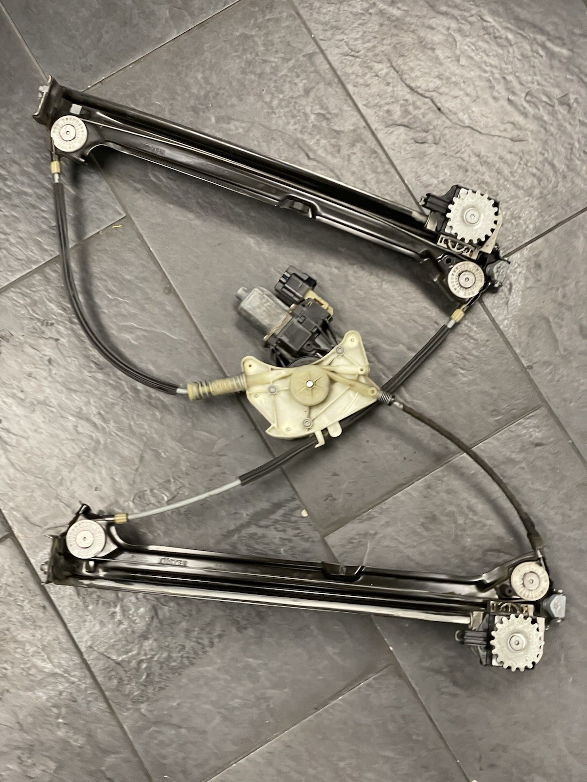 2014-2020 MASERATI QUATTROPORTE FRONT RIGHT DOOR WINDOW REGULATOR MOTOR OEM