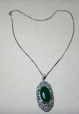 VINTAGE STERLING SILVER MARCASITE AND GREENSTONE SET PENDANT NECKLACE       4144