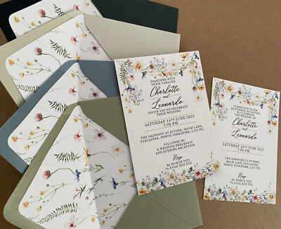 Luxus Wildblumen HOCHZEITSEINLADUNGEN Wiesenfeld Blumen Gras rustikale Karten