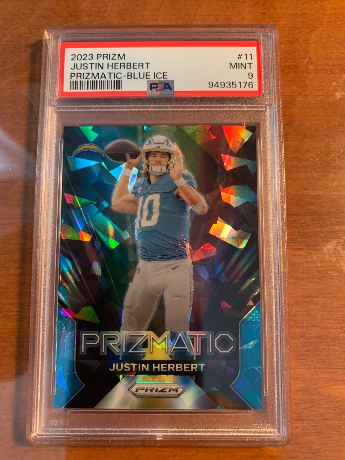 2023 Prizm Prizm Justin Herbert Prizmatic Blue Ice 81/99 #11 PSA 9