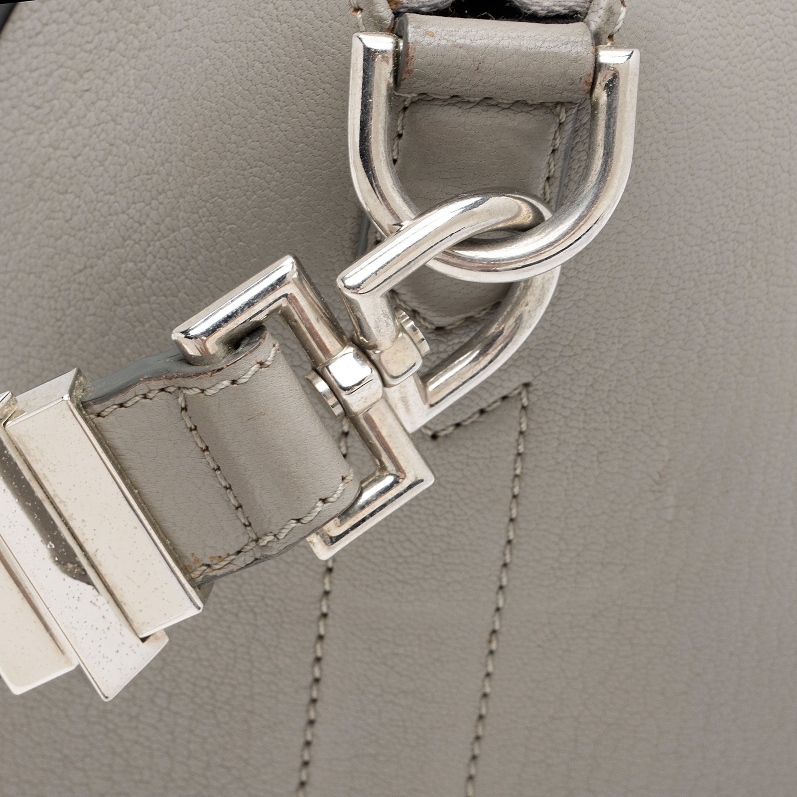 Givenchy Sugar Goatskin Antigona Small Satchel thumbnail 17