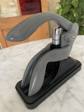 Tire-bouchon de table autonome avec socle, gris noir argenté