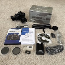 Olympus EVOLT E-420 10MP Digital DSLR Camera 14-42mm Zoom Lens and Accessories