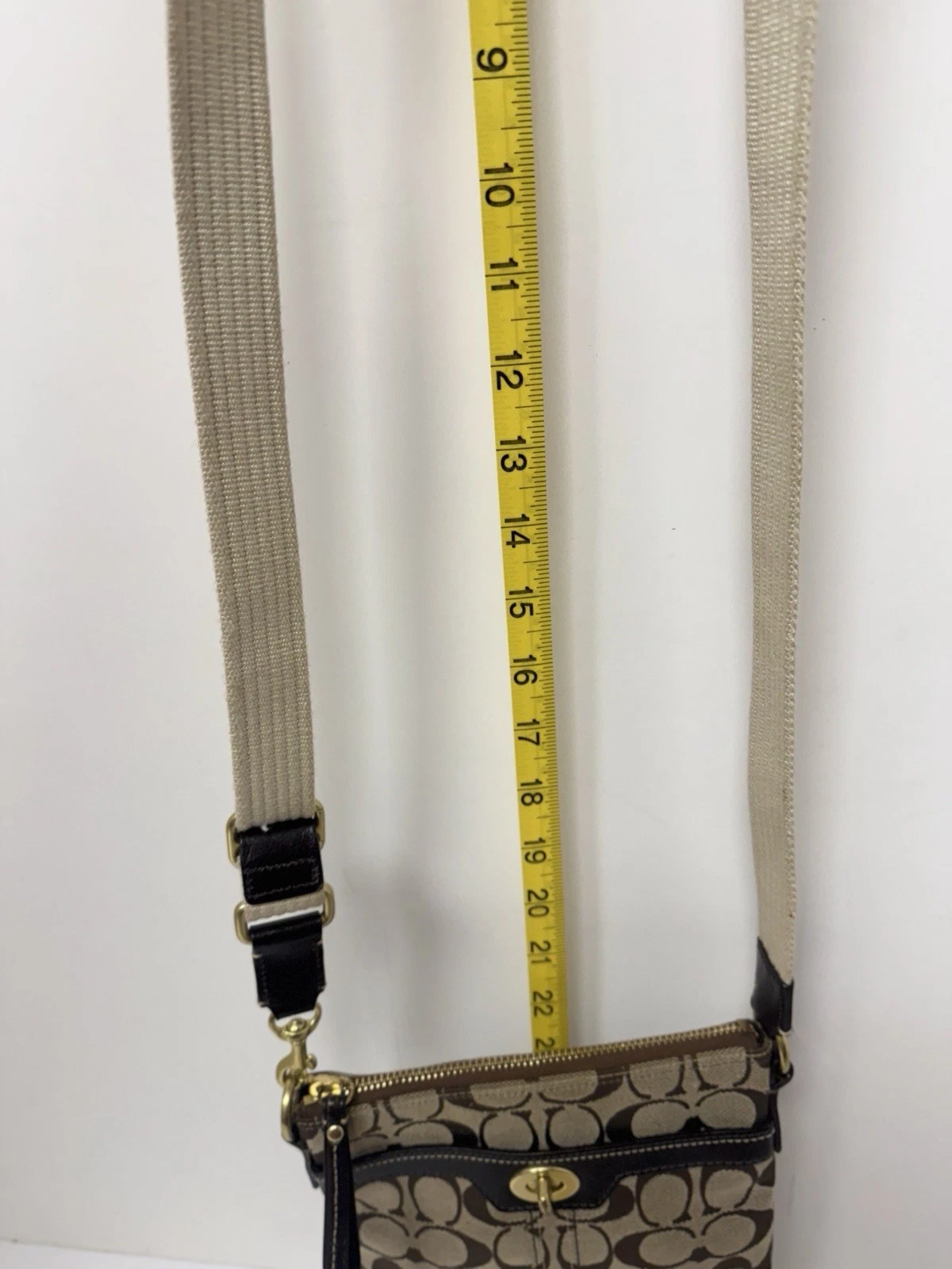 Borsa a mano Coach vintage kaki ottica C firma logo pelle tracolla usata in ottime condizioni