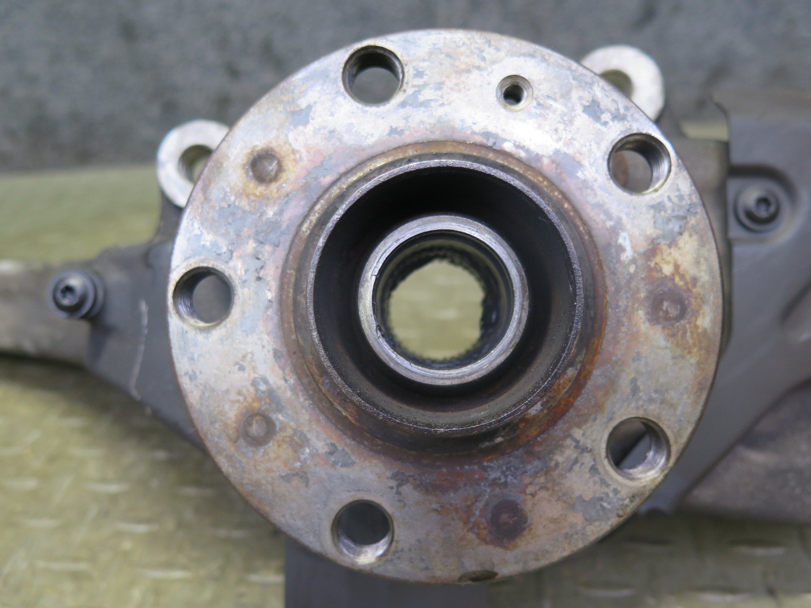 2006-2012 BENTLEY CONTINENTAL FLYING SPUR FRONT LEFT SPINDLE KNUCKLE WHEEL HUB
