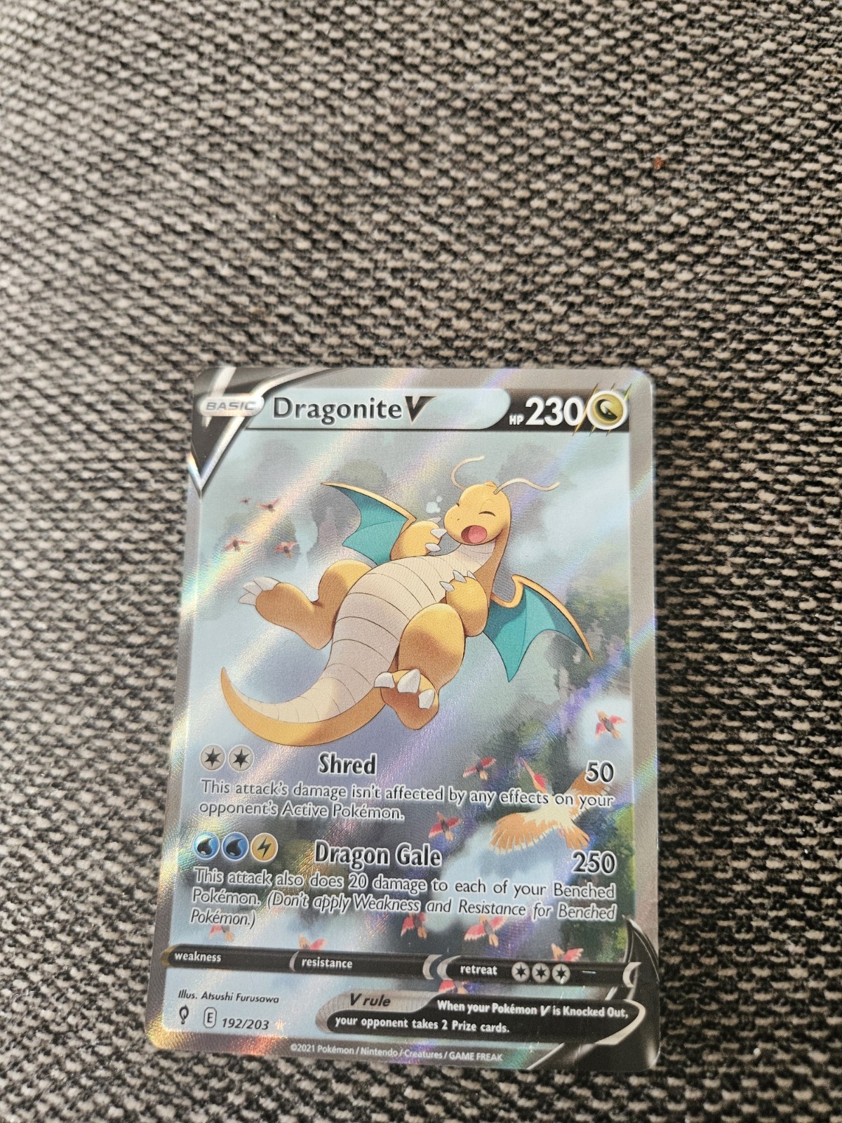 Pokémon TCG Dragonite v Evolving Skies 192/203