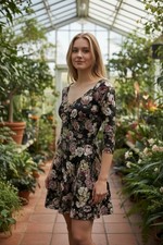 Forever 21 Womrns Floral Skater Fit & Flare Dress Size S Boho Dark Romantic 