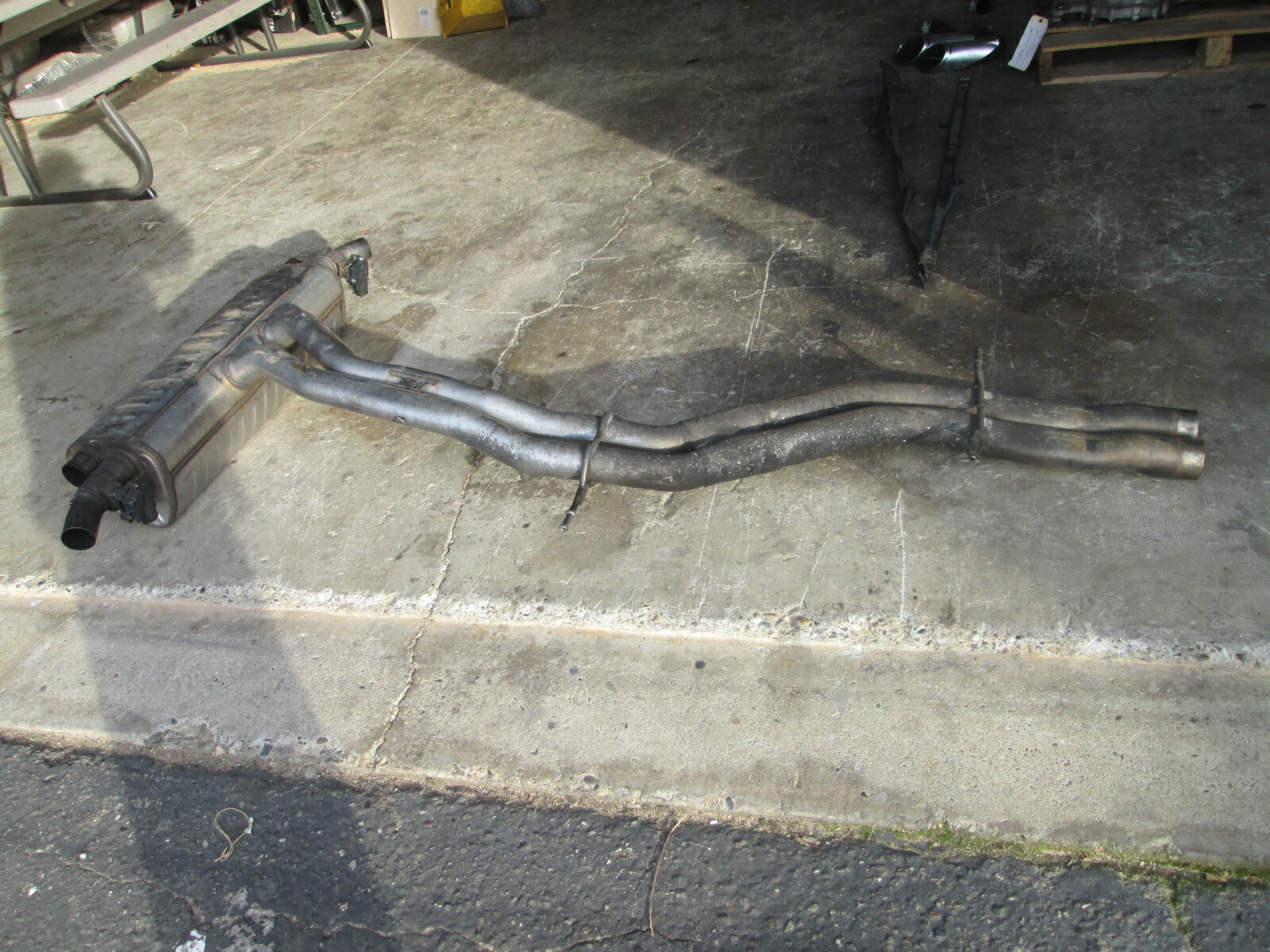 Lamborghini Urus-  Muffler & Pipes Exhaust System  P/N  4M0253611E
