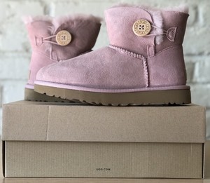 ugg mini bailey button beige